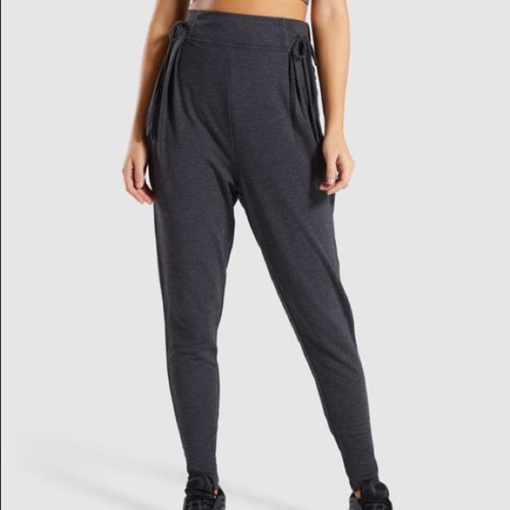 SOLD!!! NWT GYMSHARK Slounge Clinched Jogger